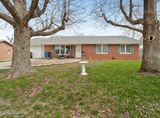 1709 Tanner Bridge Rd, Jefferson City, MO 65101