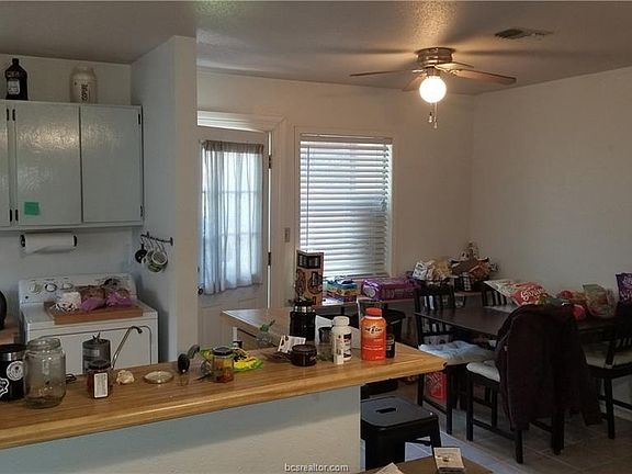5th image of 209 Richards St
