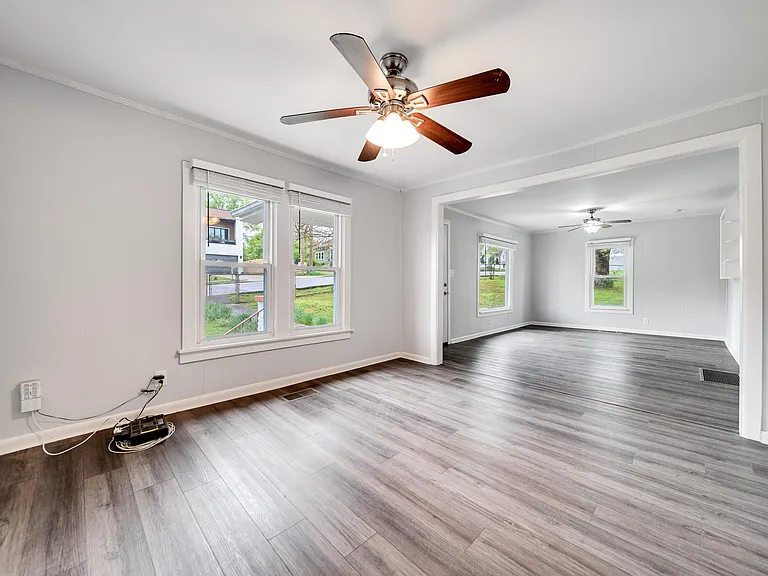 1507 Meridian St — Photo 10