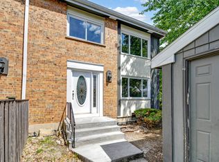 300 Redwing Dr, Bolingbrook, IL 60440