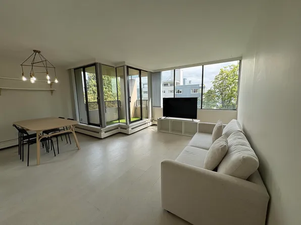 1737 Duchess Ave #502, West Vancouver, BC V7V 1P8