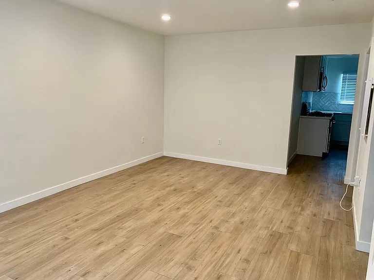 Maple Dr Apartments — Photo 13