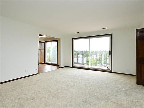 4th image of 5935 Lincoln Ave Unit 404