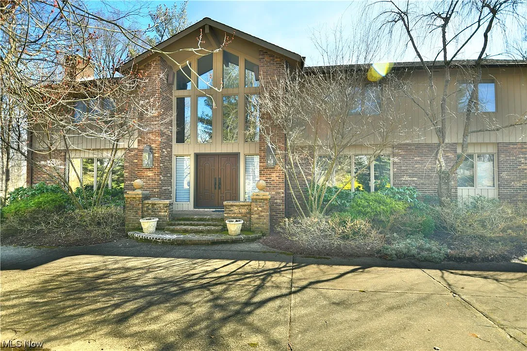 75 Woodburn Dr photo 1