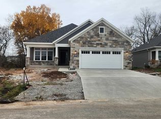 5695 N Kestrel Cir, Appleton, WI 54913