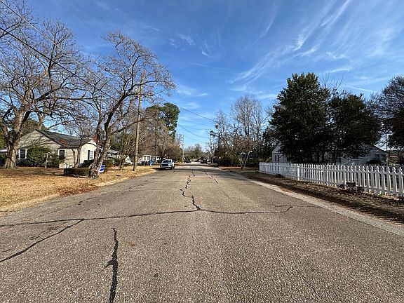 5th image of 2705 Pecan Dr