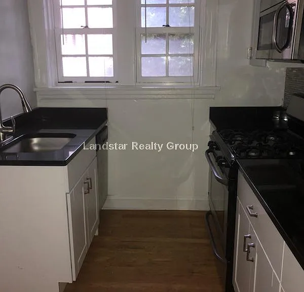 1452 Oak Ave #2S — Photo 3