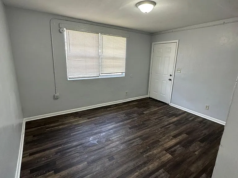 2020 Palafox St — Photo 13