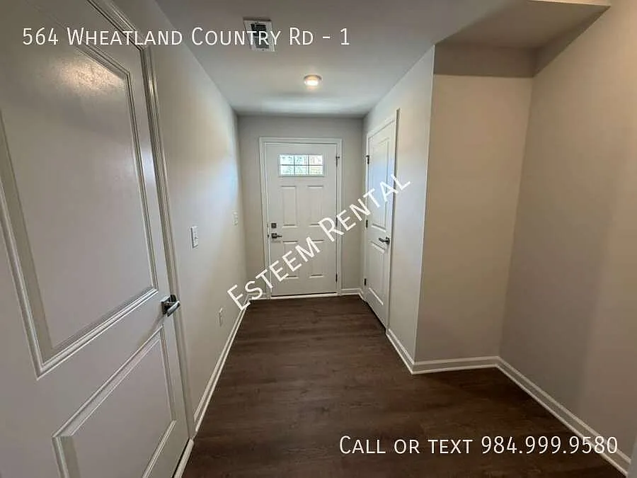3 bed, 2.5 bath, 1560 sqft, $1,895 — Photo 3