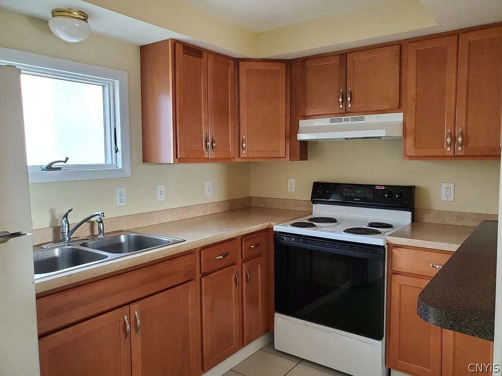 2 bed, 1.0 bath, 4788 sqft, $1,300 — Photo 3