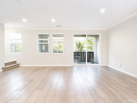 5th image of 334 Mission Terrace Ave