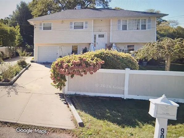 90 New Hampshire Avenue, Bay Shore, NY 11706