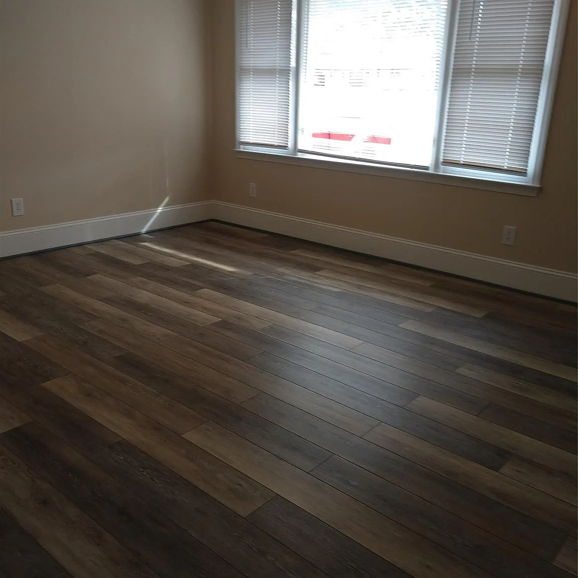 3 bed, 2.0 bath, 1305 sqft, $1,995 — Photo 2
