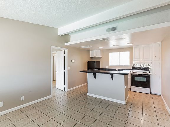 4th image of 73355 Guadalupe Ave APT K