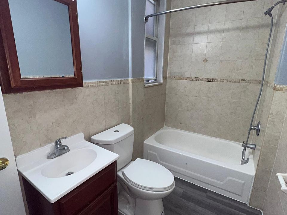 2nd image of 415 37th St APT 2E