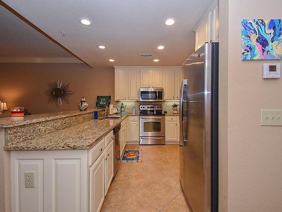 Image 5: Kitchen