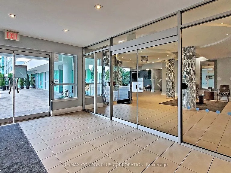 60 Fairfax Cres #315 — Photo 3