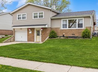 9124 S 88th Ct, Hickory Hills, IL