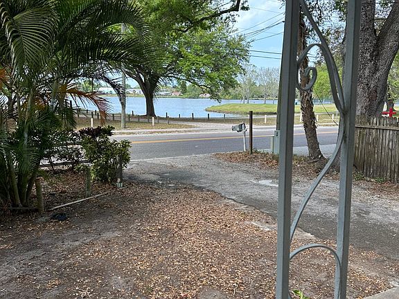 4th image of 1381 S Martin Luther King Jr Ave