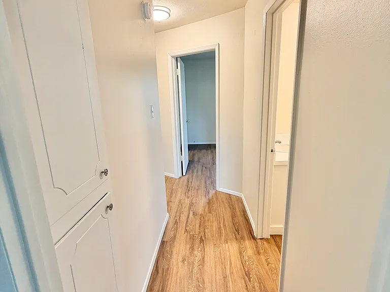 449 SW Thomas St #B — Photo 8