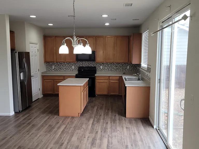 5583 Jasper St — Photo 11