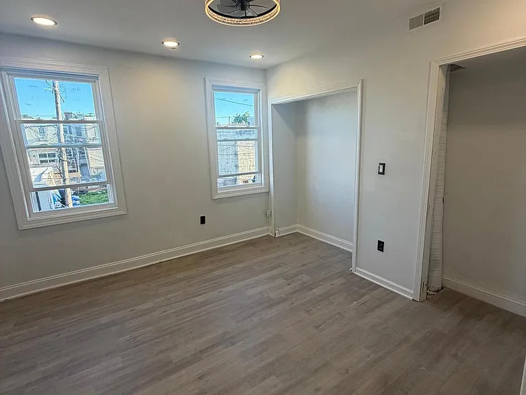 2409 W Harold St — Photo 16