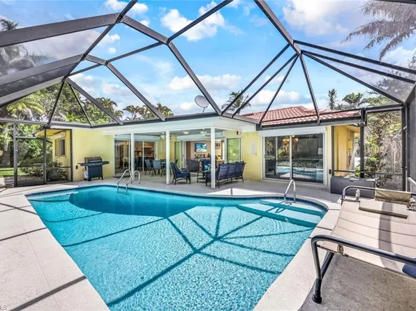 723 Willowhead Dr, Naples, FL 34103