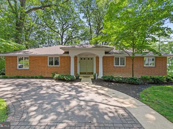 1216 Hillcrest Rd, Akron, PA 17501