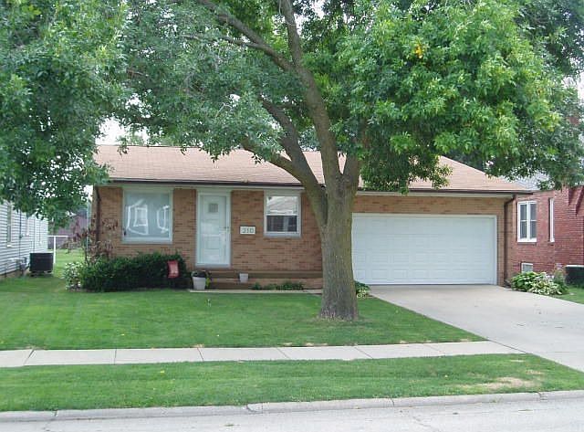 1st image of 210 N Ivan Ave