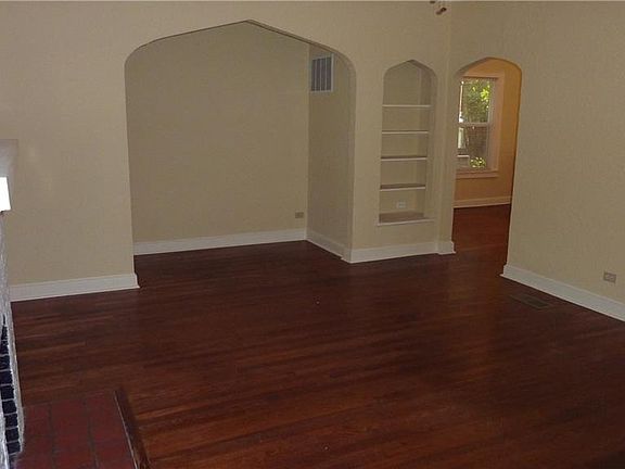 3rd image of 2627 Lubbock Ave