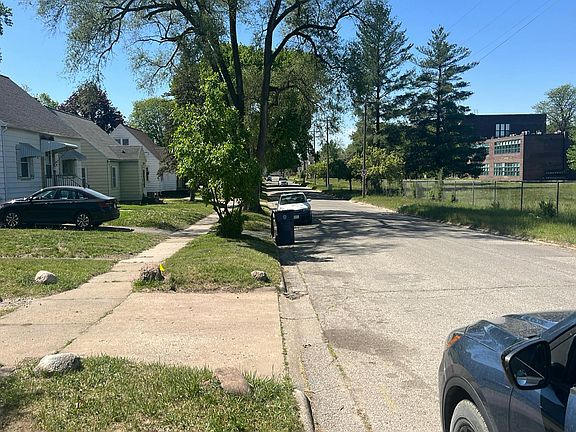 4th image of 250 Sherman Ave