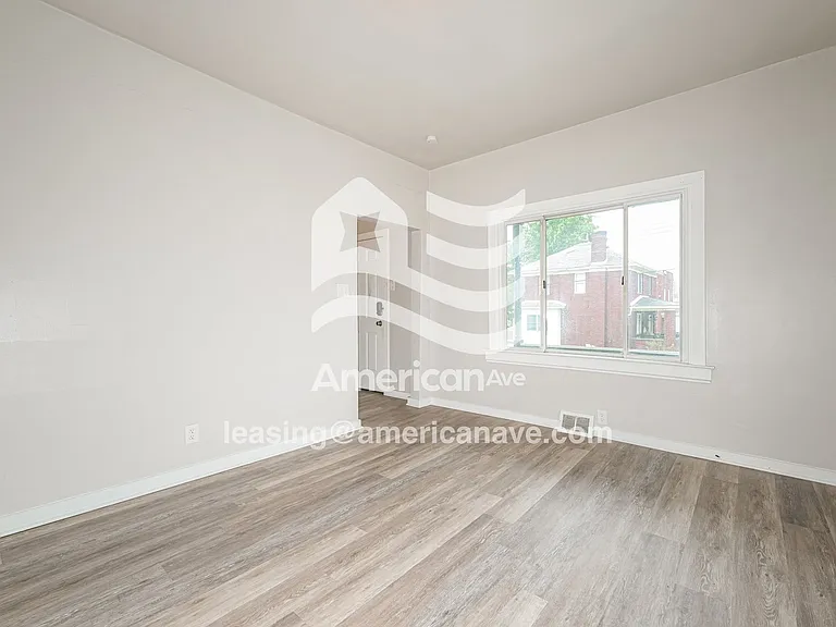 1558571_008_main_bedroom_8.jpg
