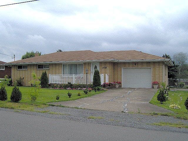 1st image of 208 Alexander Ave