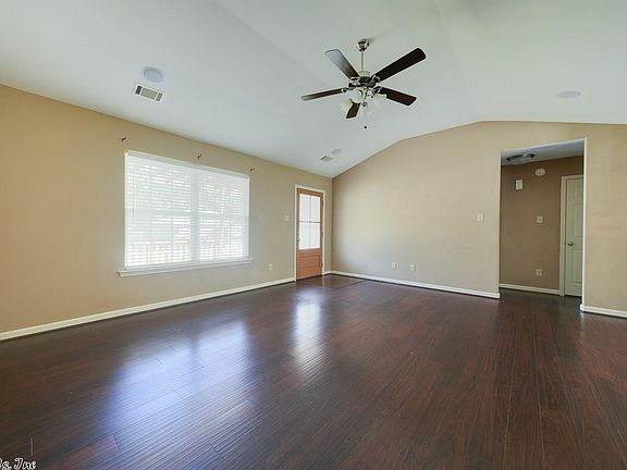 4th image of 35 Weatherwood Dr
