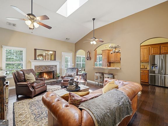 3rd image of 2085 Habersham Marina Rd