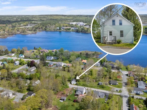 84 Lawrence St, Queens, NS B0T 1P0