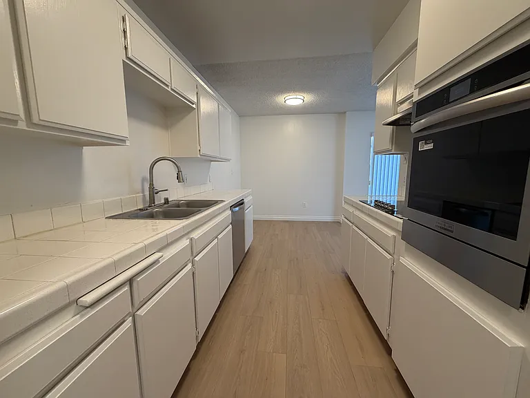 Kennington Apartments — Photo 13
