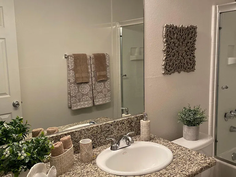 2 Bed - Hall bath with tub