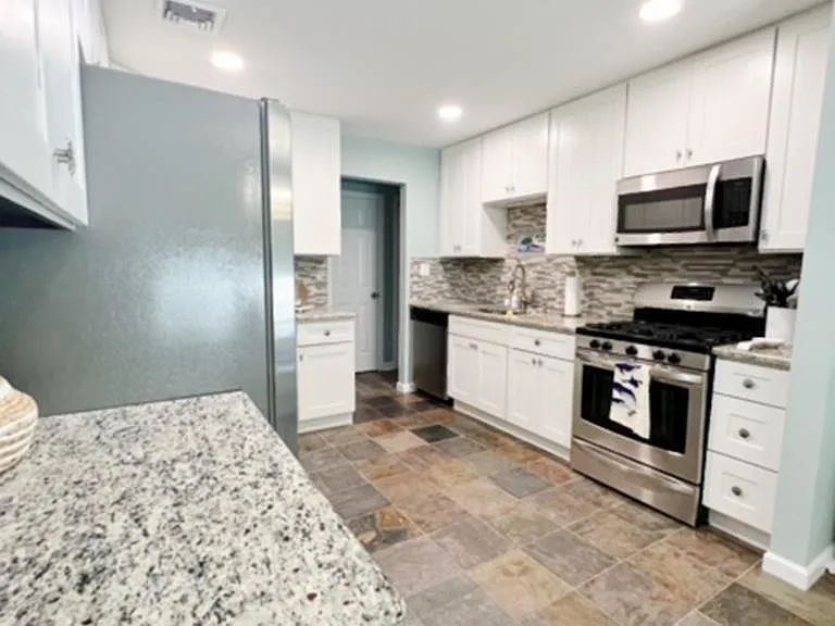 308 Harding Ave #WKLY SUMMER RENTAL — Photo 9