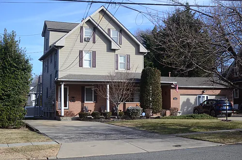 219 9th Ave #B Photo 1