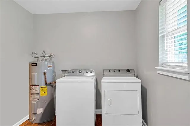 408 Marvin Gdns — Photo 11