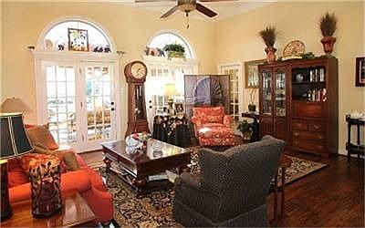 2nd image of 2409 Twelve Oaks Ln