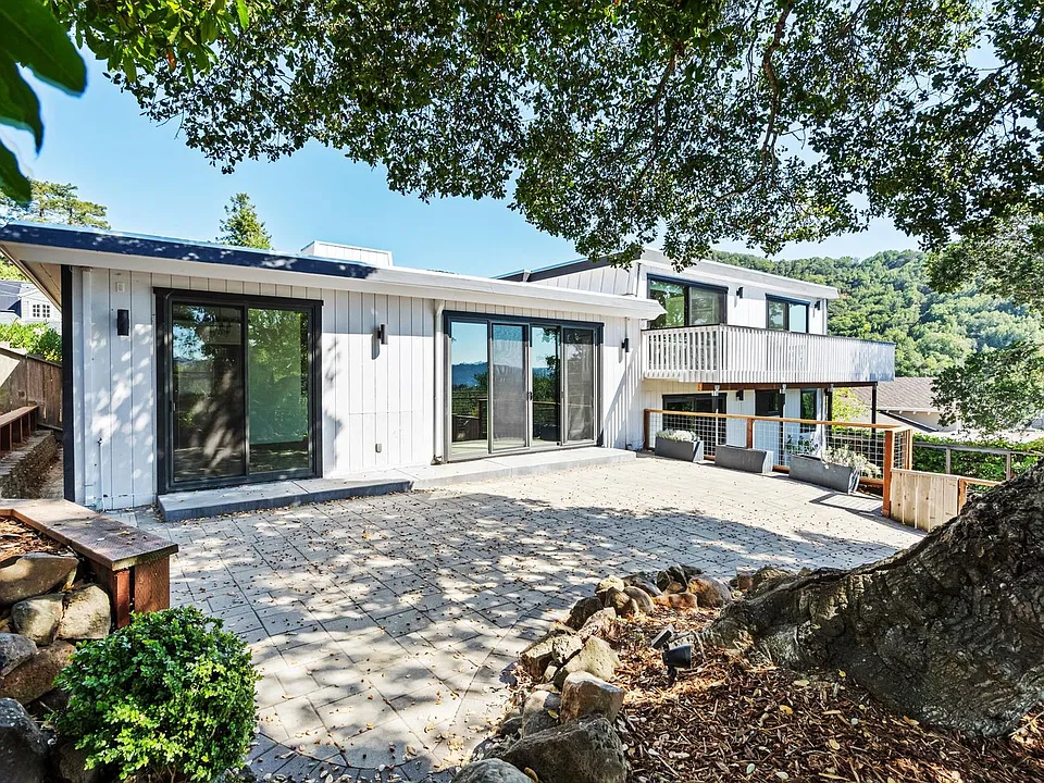 125 Convent Ct