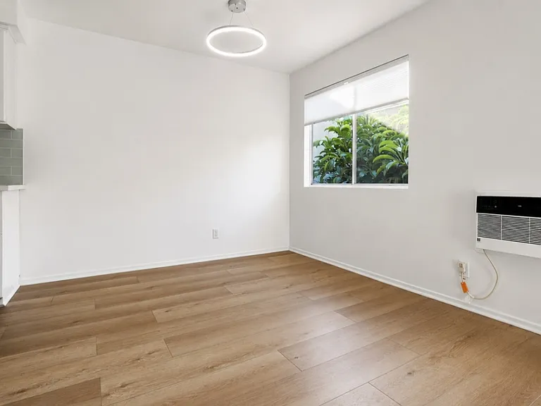 1852 Corinth Ave #19 — Photo 6