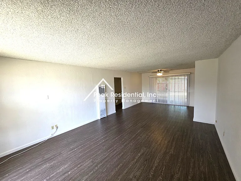 5934 69th St — Photo 3