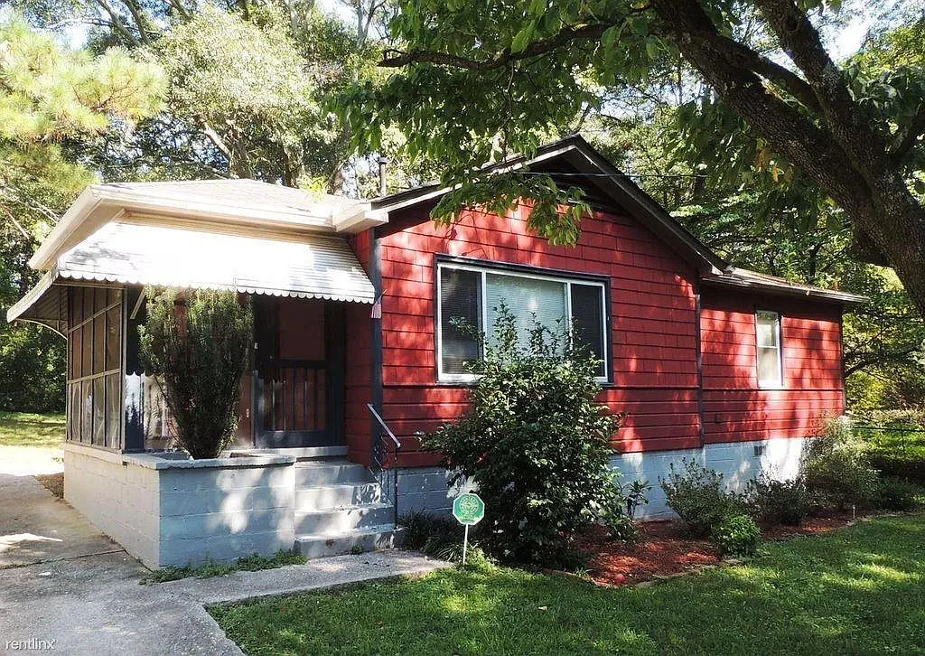 2330 Burroughs Ave SE photo 1