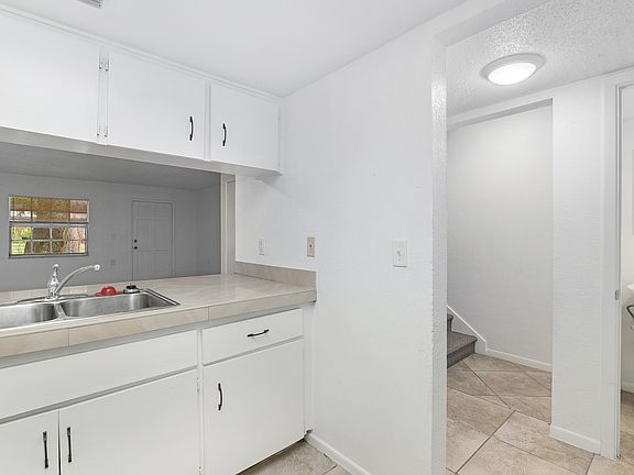 4th image of 430 Euclid Ave #4