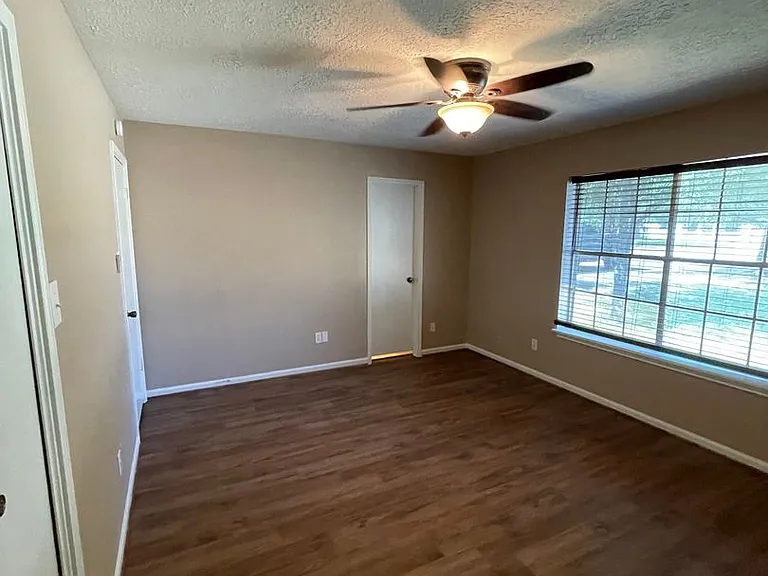 2805 Henry Ct — Photo 9