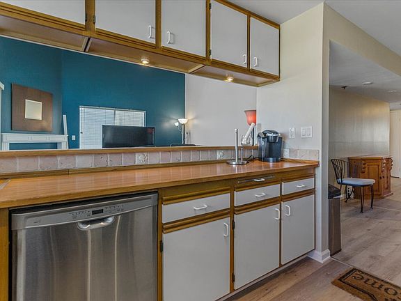 3rd image of 1537 S Shenandoah St #301