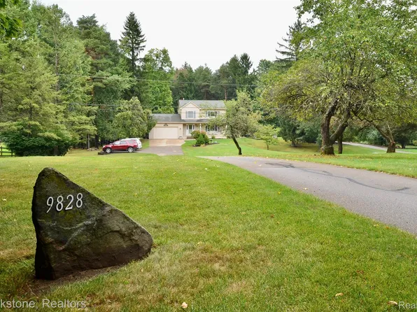 9828 Hadley Rd, Clarkston, MI 48348